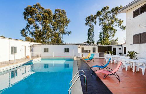 Live, Laugh, Love Beach Guest Home with AC - Foto 6