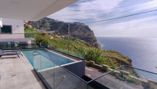 GuestReady - Madeiran oasis with ocean view - Photo 3