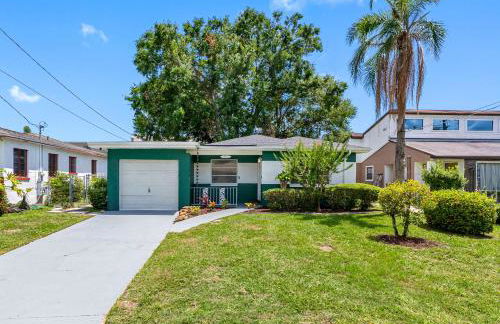 Stunning Tampa Stay Prime Location & Comfort! - Foto 49
