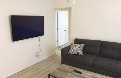 Cozy 1-BR upstairs apartment, near Fort Sill! - Photo 8