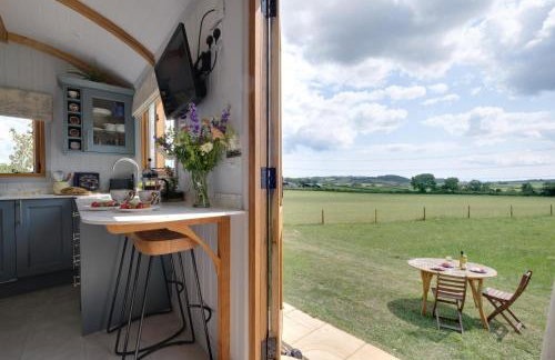 Honey Bee - Comfortable luxury shepherds hut with hot tub - Foto 29