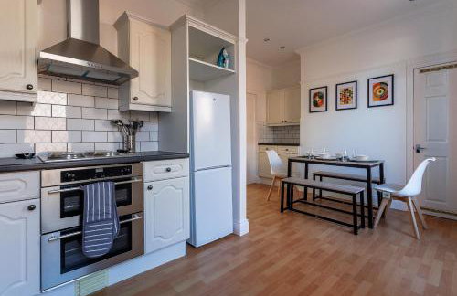 Modern 3-Bed House Parking & Family & Friends - Foto 8