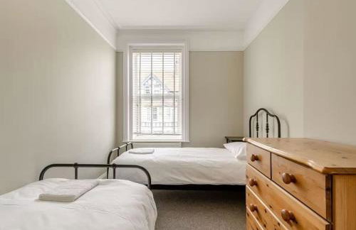 Coastal Apartment 2 Minutes from the Beach & Town Centre - Foto 10