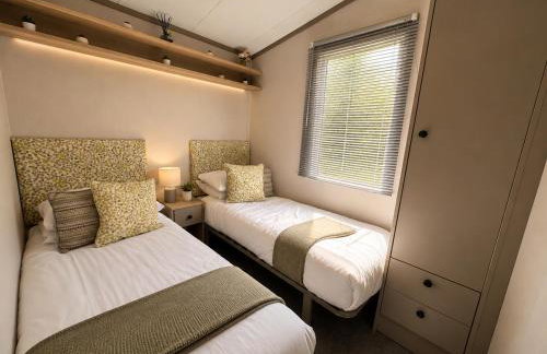 Lazy Bunny Lodge with Hot Tub - Foto 5