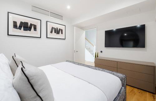 Luxury Central Mayfair Townhouse with A/C 3BR 3BA - Photo 19