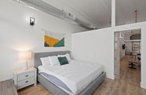 Party in Gaslamp 4BR Downtown Pad with Bathtub - Foto 26