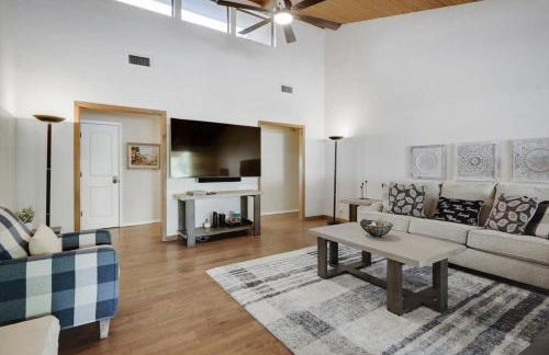 Highland Village - 4BR w Backyard Pool Oasis - Foto 8