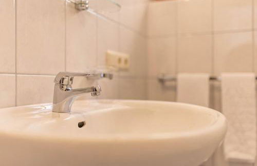 Bnb Lettnerhof Balcony Family Suite - Photo 9