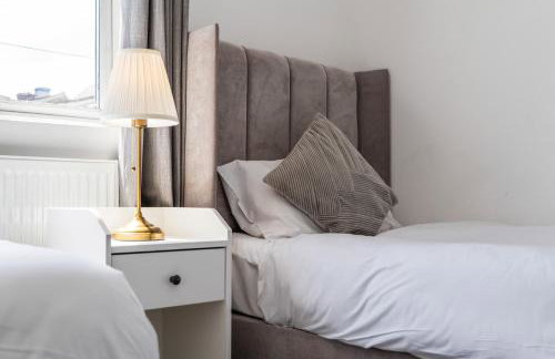 CityBuzz 4 Bedroom House in Nottingham Sleep 7 - Foto 20