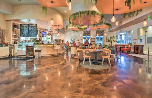 Modern Resort Condo with Balcony - Walk to Beach! - Foto 29