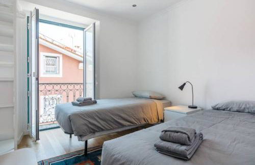 Beautiful Apartment with View of the Tagus River - Photo 14