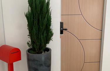 Sacada com ar, rede, pôr do sol, lareira e cinema no Candeias - Foto 30