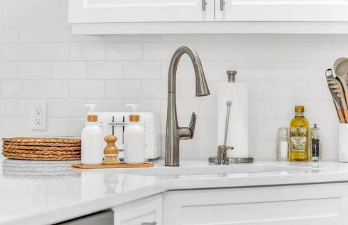 Lux Beachside 2nd Floor Condo 3 Steps to the Beach! - Foto 22