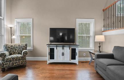 Sleeps 22, Lakefront w/ Private Dock & Pool, 2 Houses Lake Living by Avantstay - Foto 32