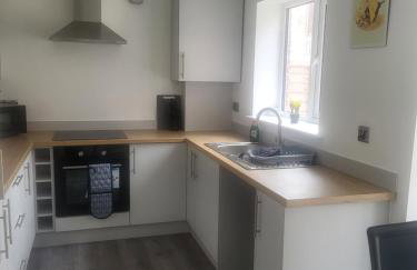 New Build 3-Bed in Rotherham Fast WiFi, Garden & Driveway - Foto 4