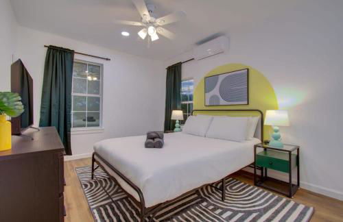 Heart of Houston - 8-BD 4-BA with Yard - Photo 34