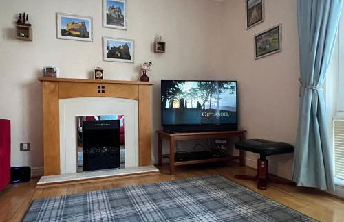 Old town, free parking, Outlander experience - Photo 2