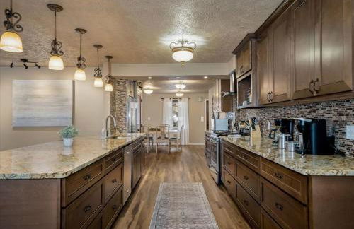 Theatrical Escape South Hill Home near Downtown - Foto 2