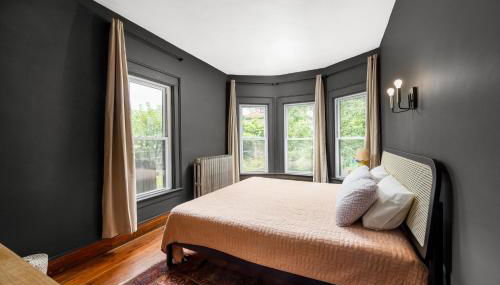 Historic & Spacious 3 Bedroom Family Gem on Peaceful Street - Foto 3