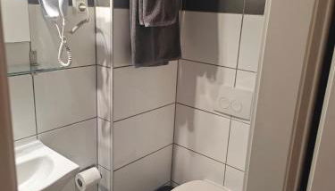 Neu Maisonette Haus jedes Zimmer mit eigenem Bad 7 Betten, Schlafen wie im Hotel mit Einbauküche - Foto 2