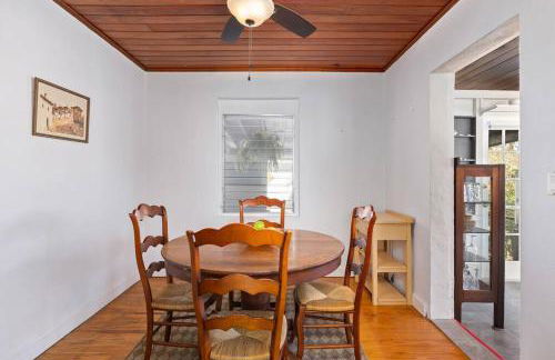 1mi to Beach Jungle Bungalow 1 acre with Pool - Foto 22