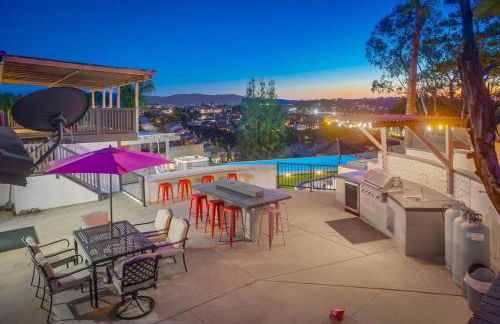 Large Pool Home on Two Acres with Views! - Foto 6