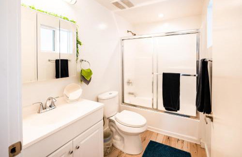 Modern 1-Bedromm Loft In Hollywood With Viwe of Hollywood Sign - Photo 8