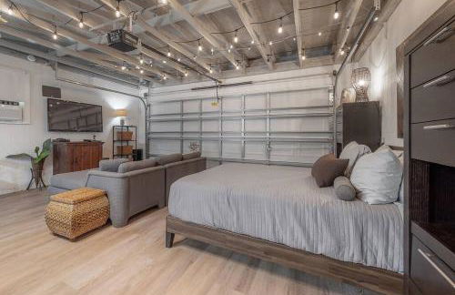 Ultimate Man Cave Garage studio minutes to Whatever YOU do - Foto 30