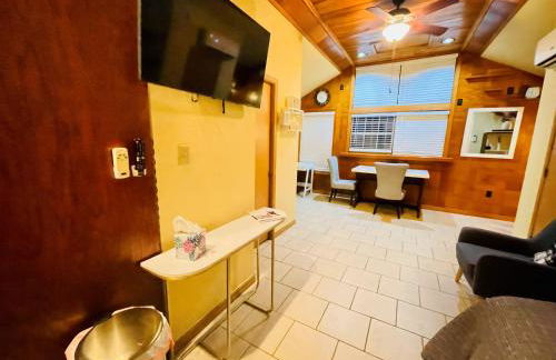 Beaver Lake Studio - King size bed and lake view - Foto 10