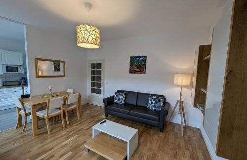 Chemnitz Saxonia HomeDeLuxe Hochwertige 50qm 2-Zimmer-Ferienwohnung mit privaten Kfz Parkplatz Stellplatz mit MWSt-Rechnung mit XXL Hülsta Bett & Etagenbett mit InternetFlatrate - Ideal für Familien, Paare, Kulturinteressierte & Geschäftsreisende! - Foto 4