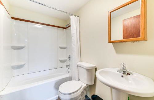 Lake-View Cabin with Furnished Deck in Hadley! - Foto 13