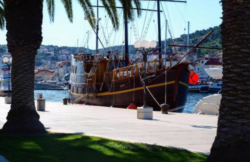 Villa Mendula Trogir - Luxury villa by the beach - heated pool - lush green garden - Photo 10