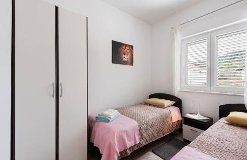 Simplistic Apartment in Neviđane near Sea Beach - Foto 20