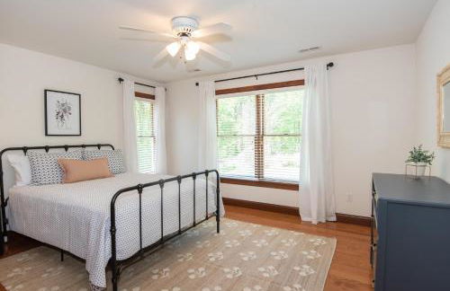 River Haven with Hot Tub - Foto 51