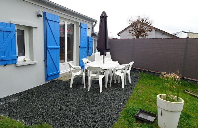Bungalow in Gouville-sur-mer Near Beach - Photo 10