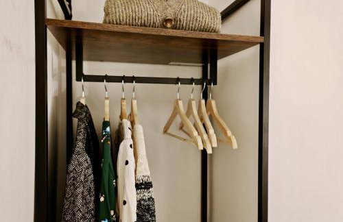 2-Bed Apartment - For Contractors & Business Travellers - Long Stays Welcome - Photo 37