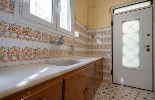 Retro 2-Bdrm House Near Metro in Heraklion by ΜΡS - Foto 52