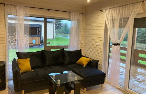 Domek drewniany nad stawem - Foto 8