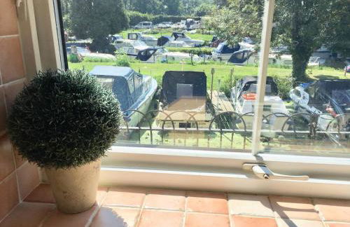 River Courtyard Ground Floor Apt 2BR Parking St Neots Town Centre - Foto 10