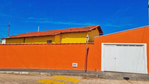 Casa 3 Quartos l 2 banheiros l 2 garagens l centro - Foto 2