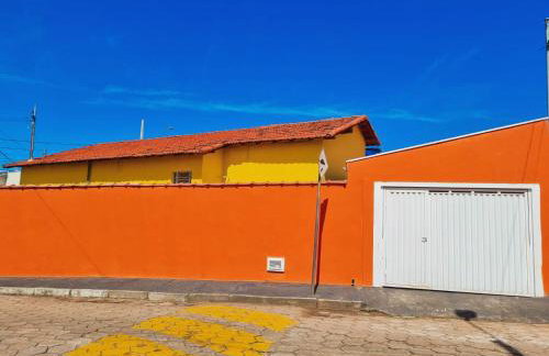 Casa 3 Quartos l 2 banheiros l 2 garagens l centro - Foto 2