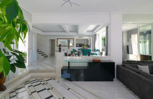 Luxury Villa with Pool, BBQ & Garden in Vouliagmeni - Foto 43