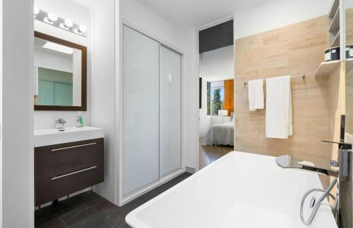 Hilltop Designer Midcentury Modern 4BR Pool HotTub - Foto 33