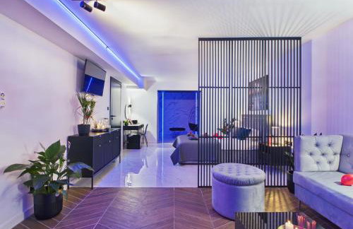 Jacuzzi LoveAparts Marki Romantic Getaway - Photo 13