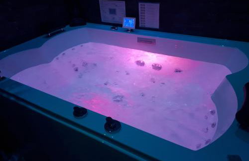 SPA privatif Love room, Le Hammam et Bulles, chez Nuits Chartraines - Foto 2