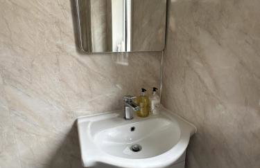 Two bedroom flat close to meadows with free parking by parking permit - Foto 14