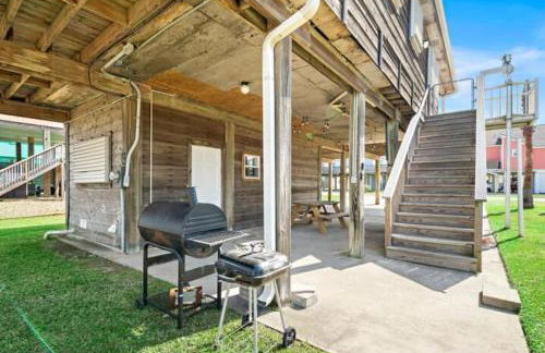 Cozy beach house with ocean views, fire pit and game room - Photo 27