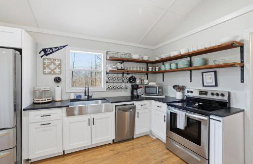 The Sapphire Shore Cottage with Dock! home - Foto 2