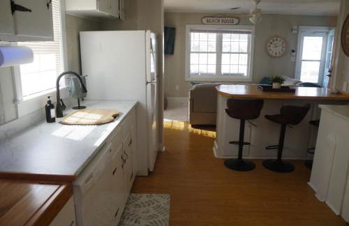 Waterfront, dock, Hot tub, kayaks, King Bedroom with amazing views, RELAXATION, 2 miles to the beach - Foto 34