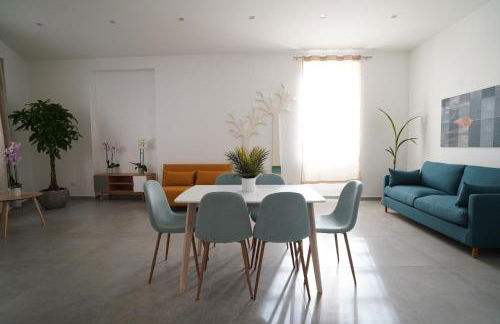 Cosmo 38 Luxury Apartments - Free Parking - Photo 18